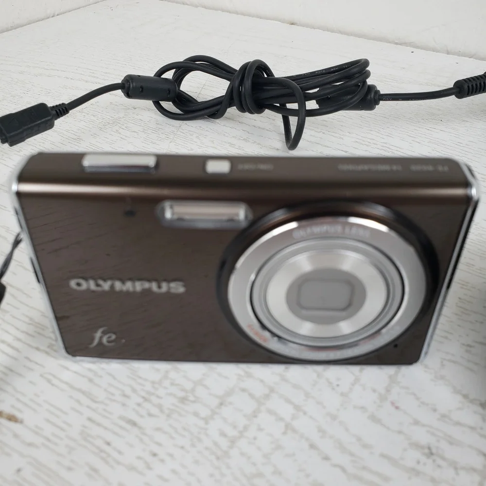 Olympus FE-4020 Digital Camera 14MP 4x Wide Zoom Brown with Case and Charger